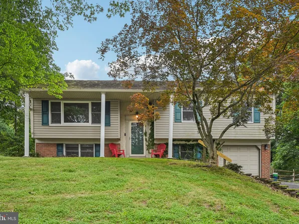 14 Woods Edge Rd, Norristown, PA 19403