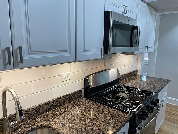 3rd image of 5015 W Palmer Ave #1W