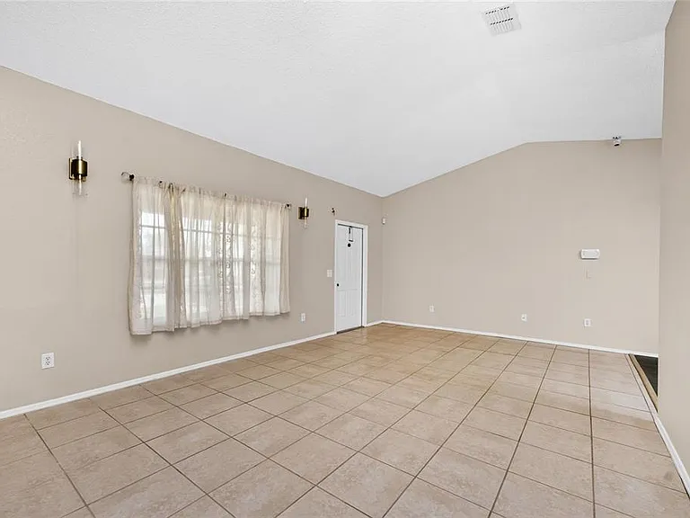 18407 Avon Ave — Photo 8