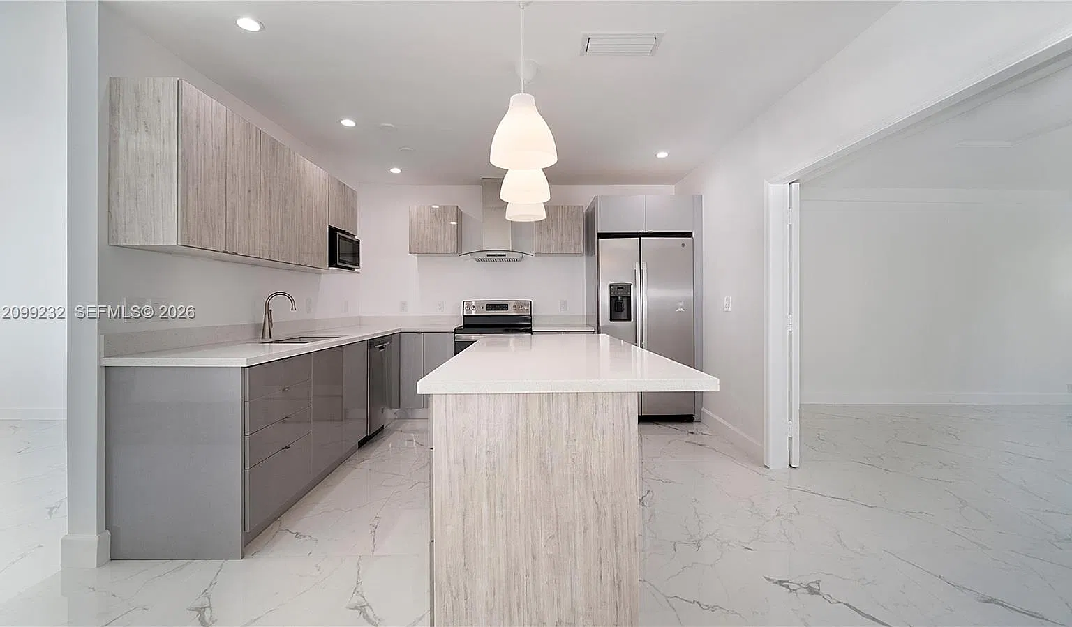 3 bed, 1641 sqft, $4,695 — Photo 4