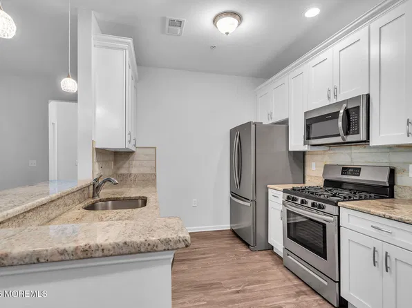 122 Sophee Lane, Lakewood, NJ 08701