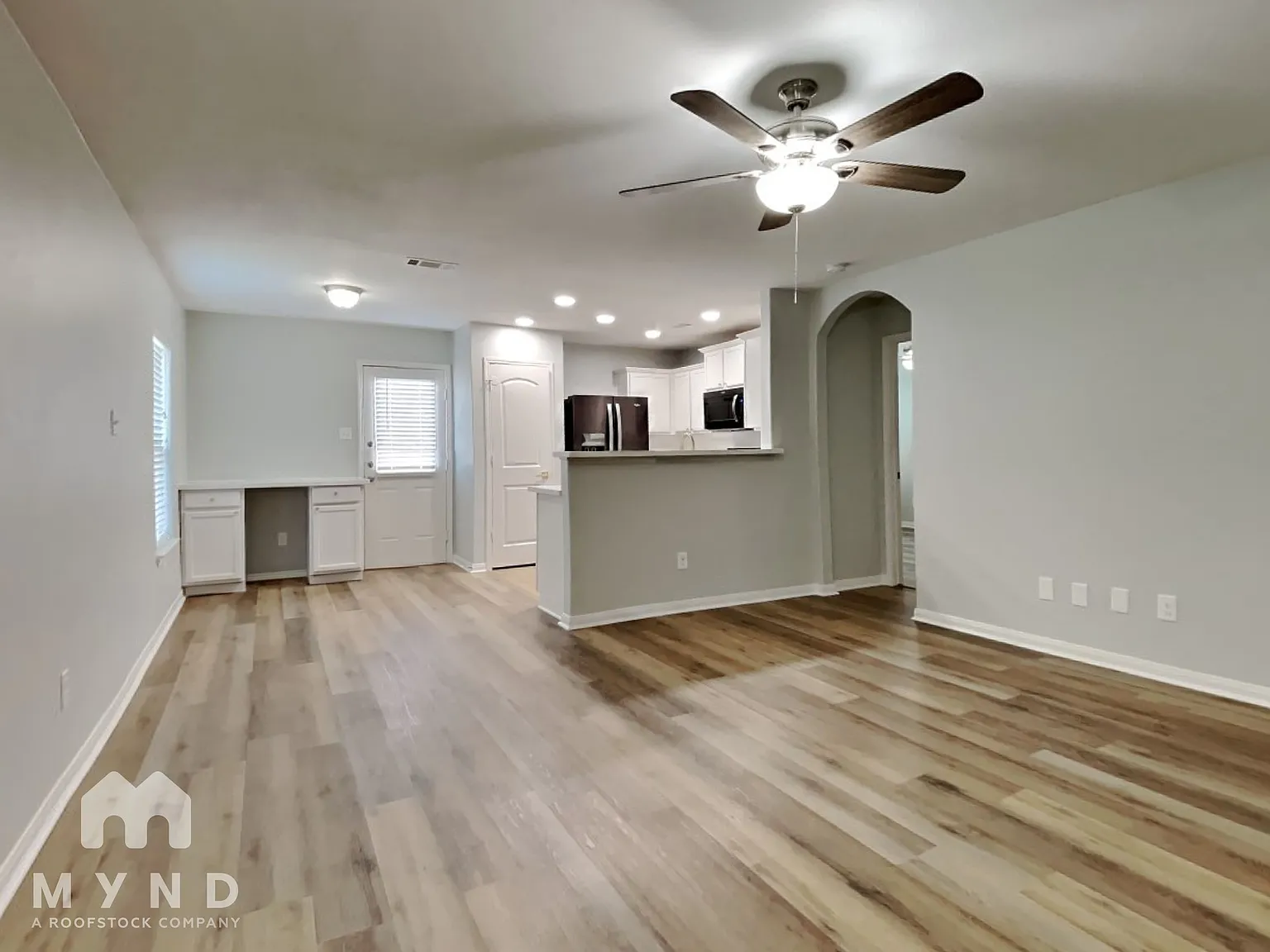 3 bed, 2.0 bath, 1166 sqft, $1,945 — Photo 3