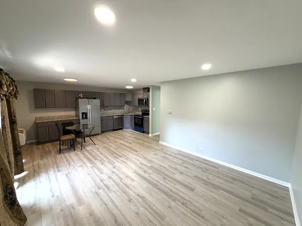2208 W 111th St APT 1A, Chicago, IL 60643