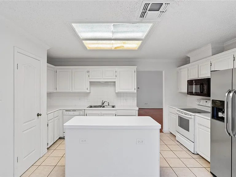 6234 Jessica Dr — Photo 8