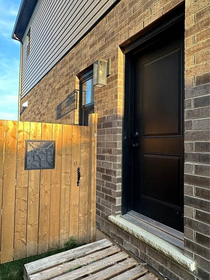 2 bed, $1,295 — Photo 2