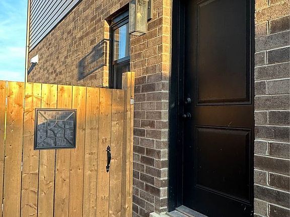 2nd image of 3916 Auckland Ave