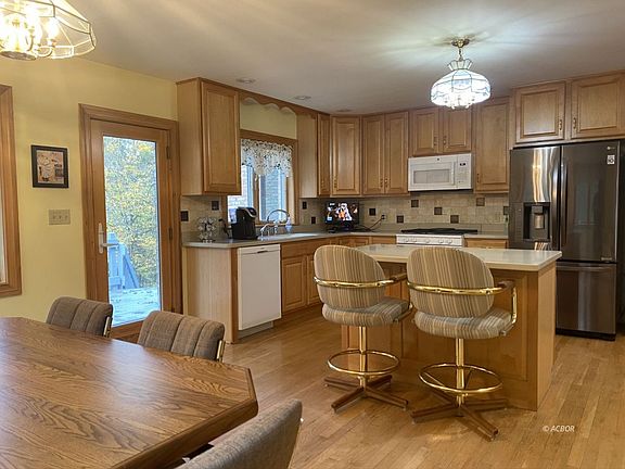 5th image of 7533 Rosemary Ln