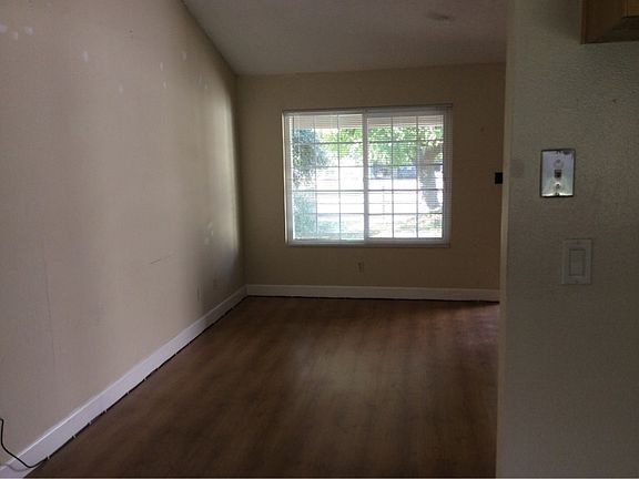2609 Kokanee living room Pics_11242014