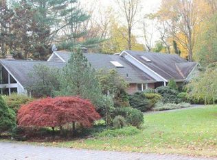 30 Redwood Dr, Dix Hills, NY 11746