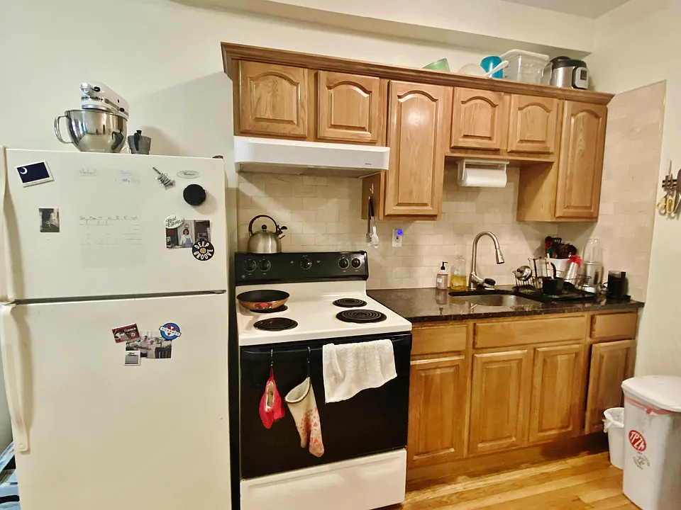 394 Graham Ave #2