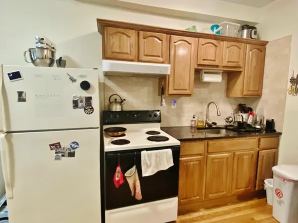 394 Graham Avenue image 1 of 11