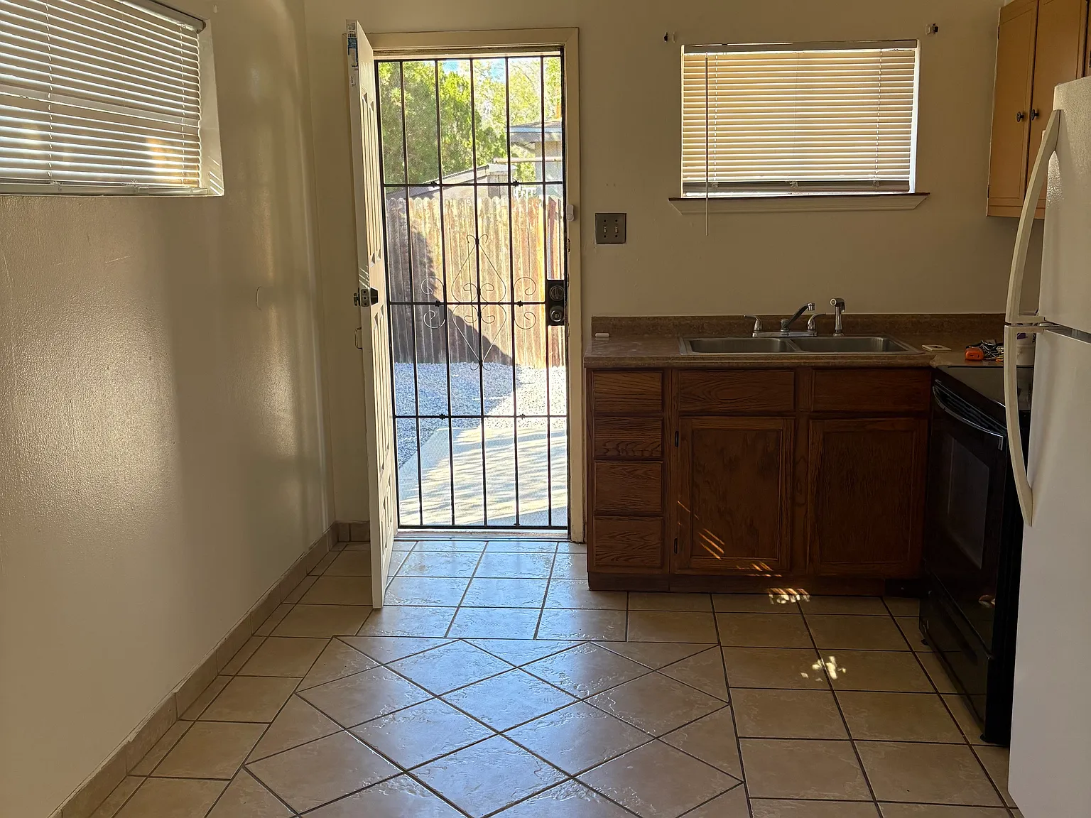 2 bed, 1000 sqft, $975 — Photo 4