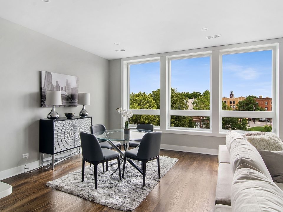 Living Room/Dining Area