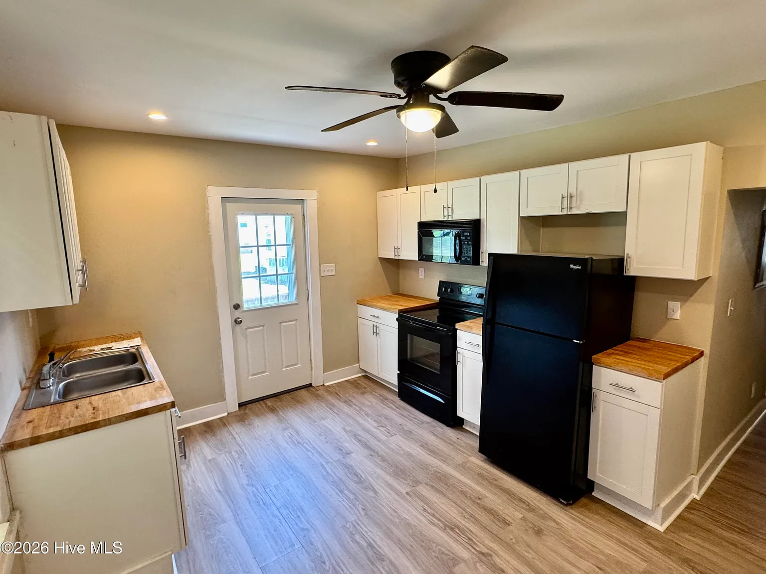 2 bed, 1.0 bath, $850 — Photo 3