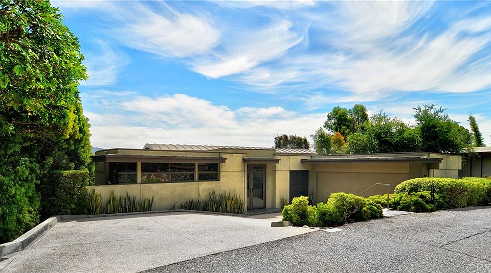 1st image of 360 Anita Dr