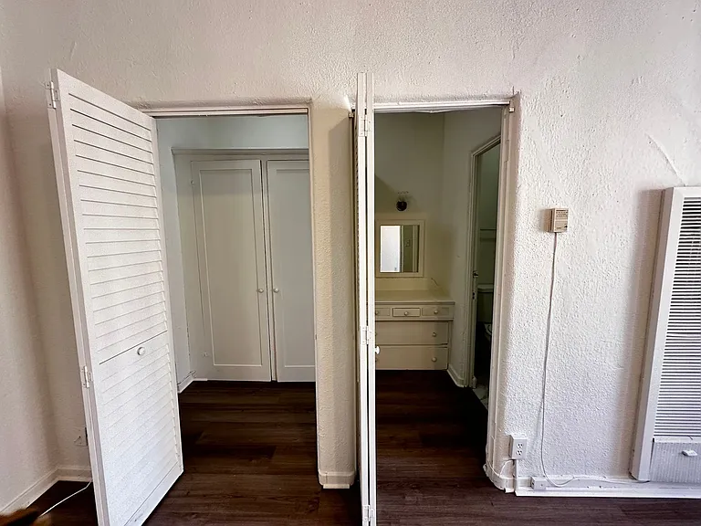 213 S Jackson St — Photo 6