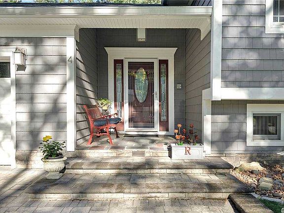 3rd image of 4 Salisbury Dr N