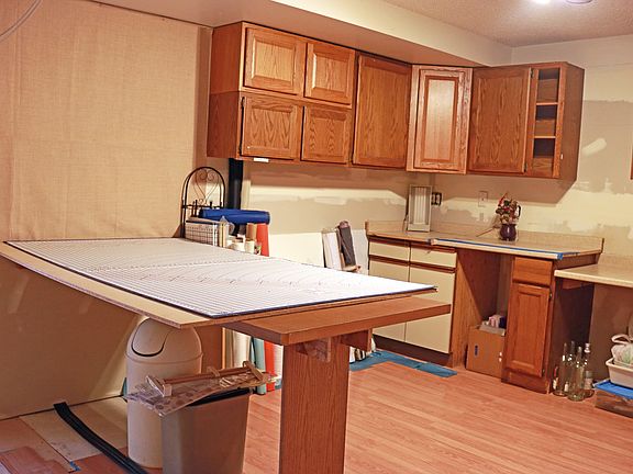 Craft/ Hobby Room