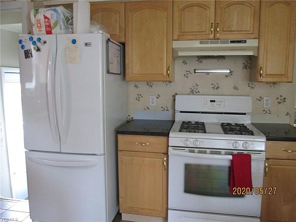 4th image of 15600 Susan Dr