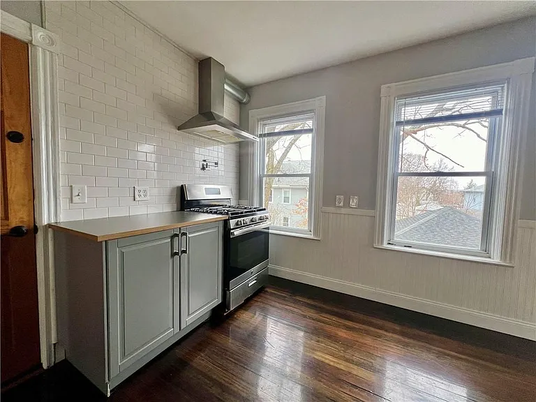 220 Summit Ave #2 — Photo 8