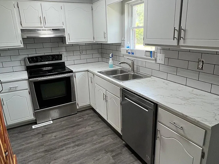 703 Brian Ct — Photo 18