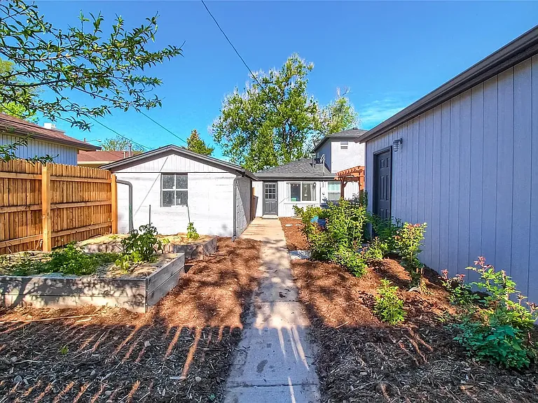 3808 N Steele St — Photo 24