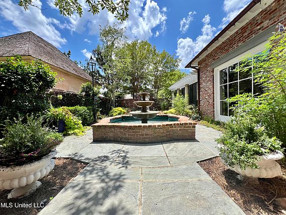 4th image of 409 Roses Bluff Dr