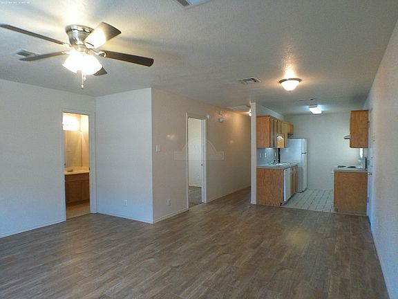 5th image of 906 McDaniel Cir #A