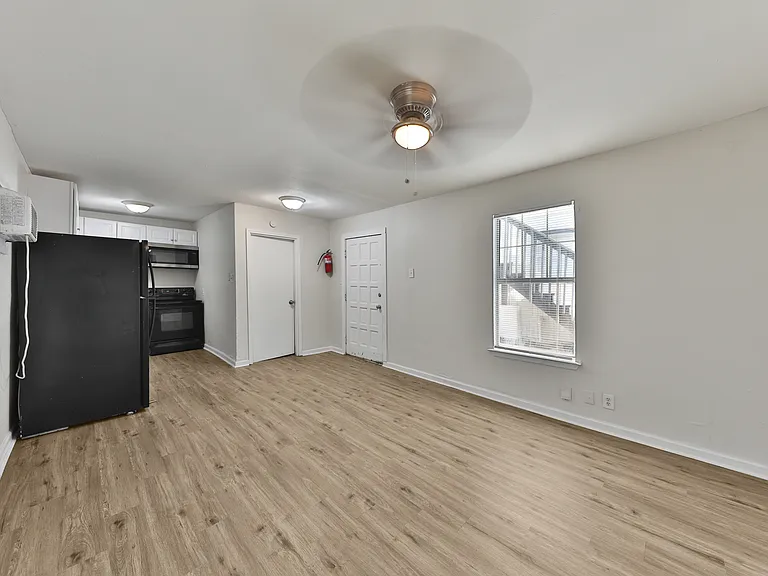 827 W Rosewood Ave #6 — Photo 5