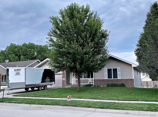 1934 N 1st St, Seward, NE 68434