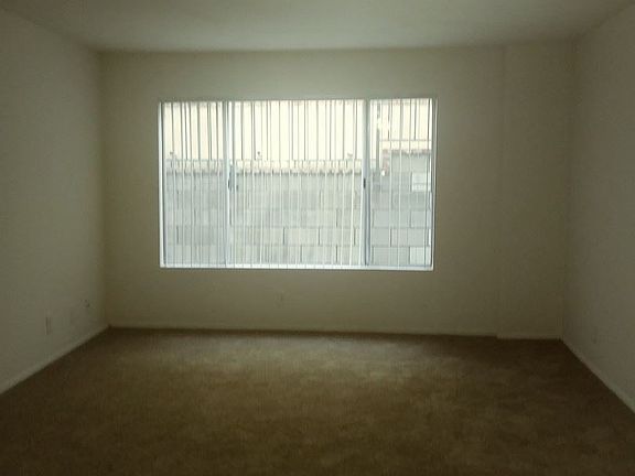 5th image of 7249 Vassar Ave APT 104