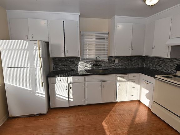 2nd image of 3176 Cadillac Dr #7