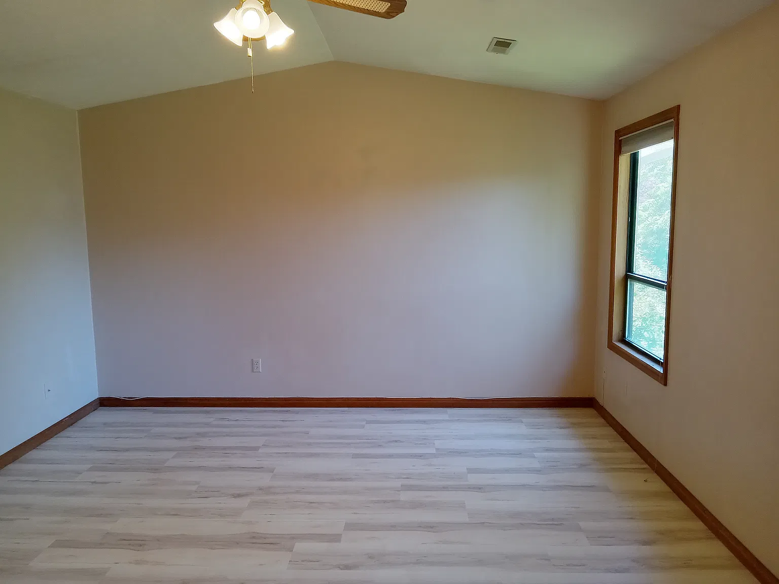 6 bed, 3.5 bath, 2838 sqft, $2,500 — Photo 4