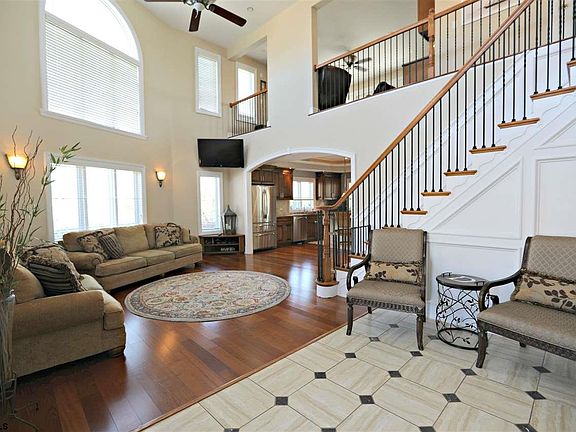 4th image of 908 N Burghley Ave
