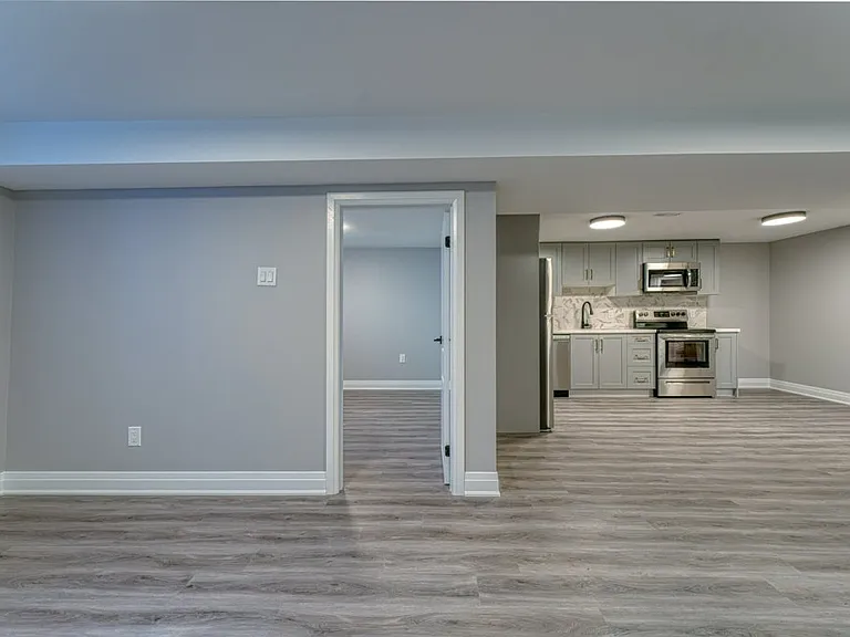 795 Aylmer Cres #2 — Photo 12