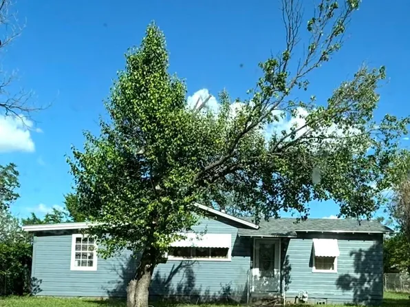 306 S Henrietta St, Henrietta, TX 76365