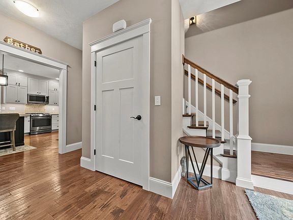 5th image of 800 Johnson St