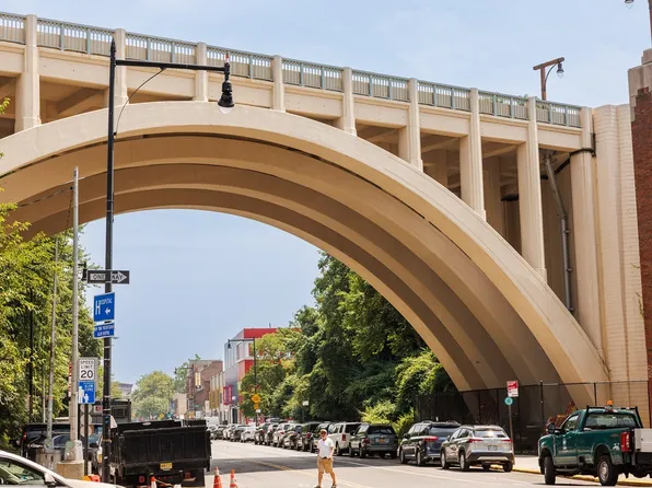 4568 Broadway image 16 of 21