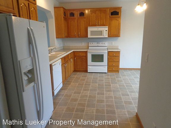 4th image of 2220 Thompson Ct