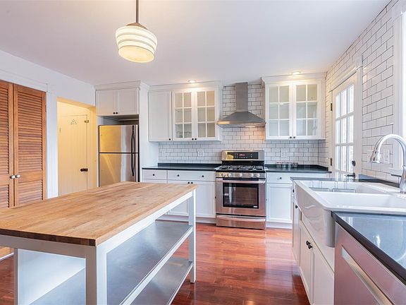 2nd image of 90 Astor Pl