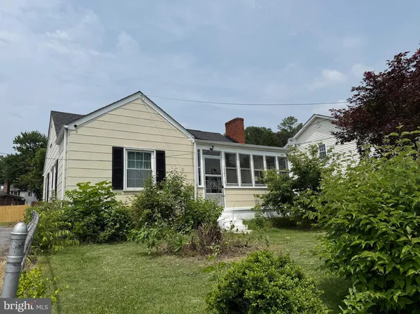 1027 E Washington St, Strasburg, VA 22657