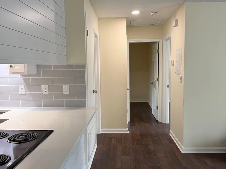 653 Carnathan Ct — Photo 4