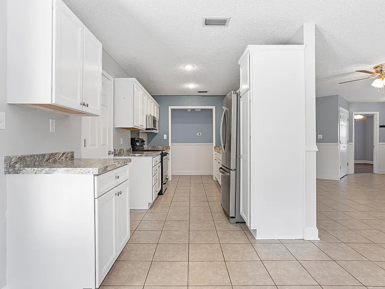 1517 Porpoise St — Photo 9
