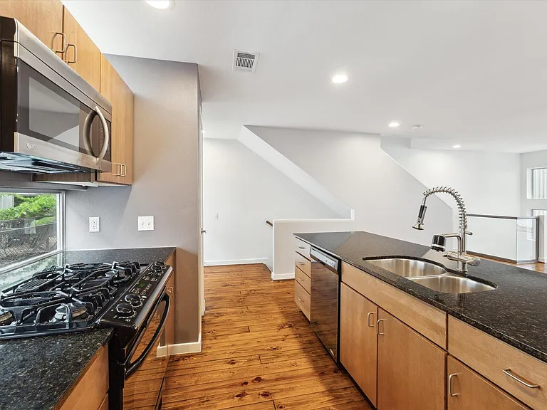 6947 Ardmore St — Photo 13