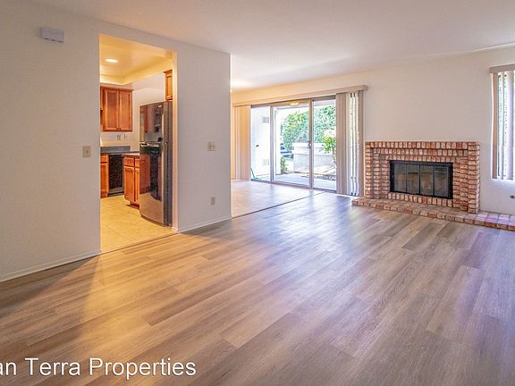 2nd image of 524 Via De La Valle Unit D