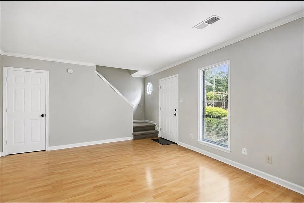 2 bed, 2.5 bath, 1242 sqft, $2,000 — Photo 3