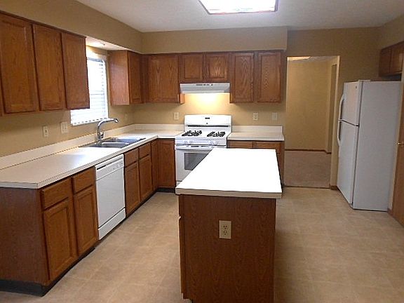 2nd image of 5104 Blossom Ct