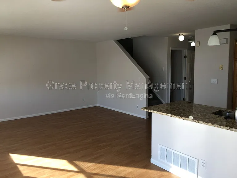 574 W 91st Dr — Photo 4