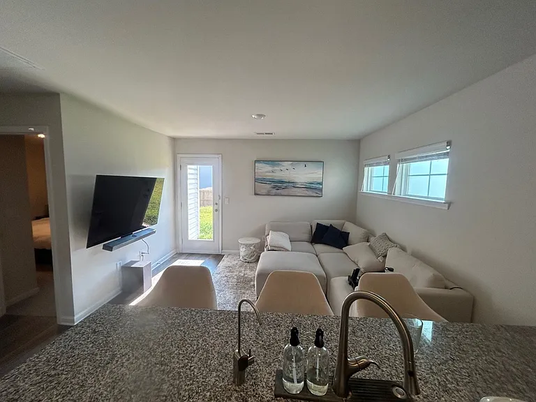 417 Middlebury Ln — Photo 6
