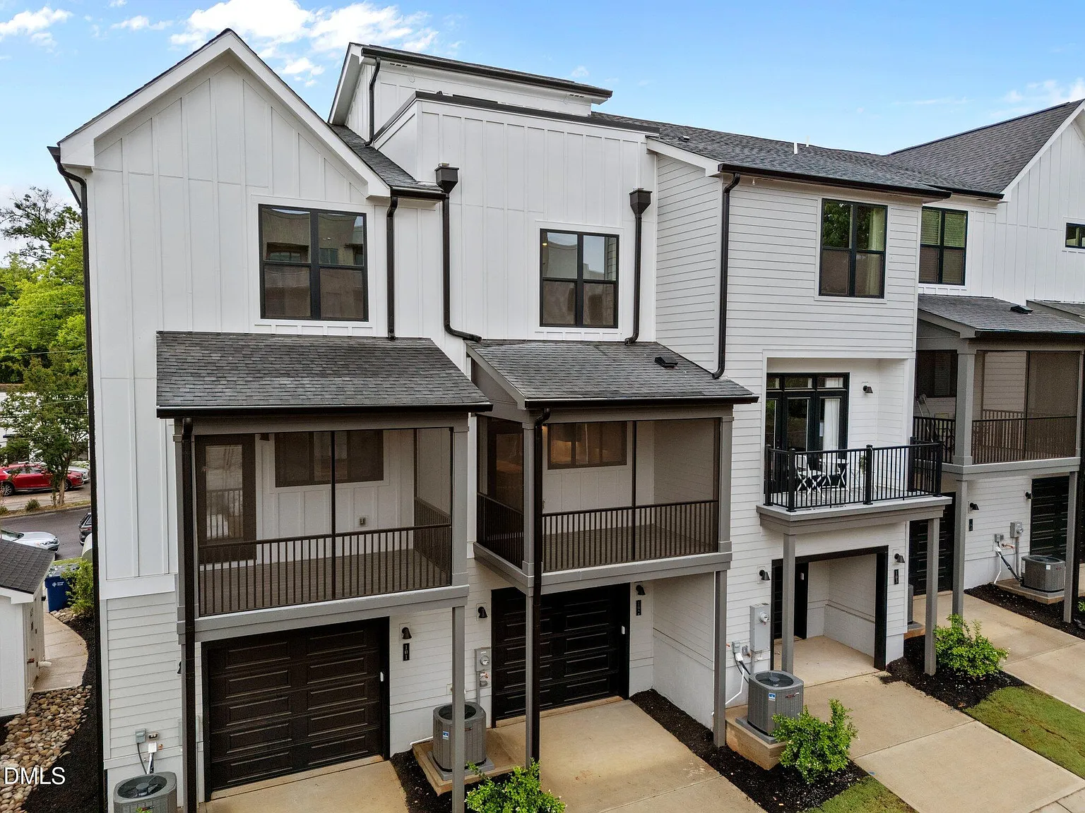3 bed, 3.5 bath, 1553 sqft, $3,750 — Photo 2